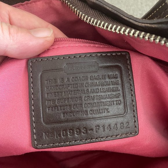 VINTAGE COACH HORSE AND CARRIAGE TOTE BAG - BROWN LEATHER TRIM - BAG CHARM - Picture 9 of 9